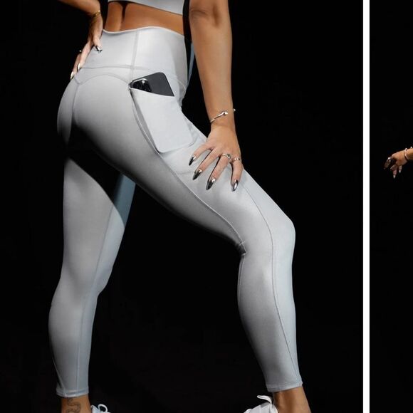NWT Fabletics Matte Silver Foil Oasis PureLuxe High-Waisted 7/8 Legging Size XS - Picture 3 of 10